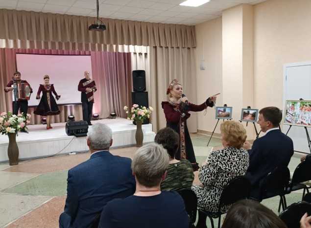 Ансамбль «Горница» выступил в Центре культурного развития Наровчата